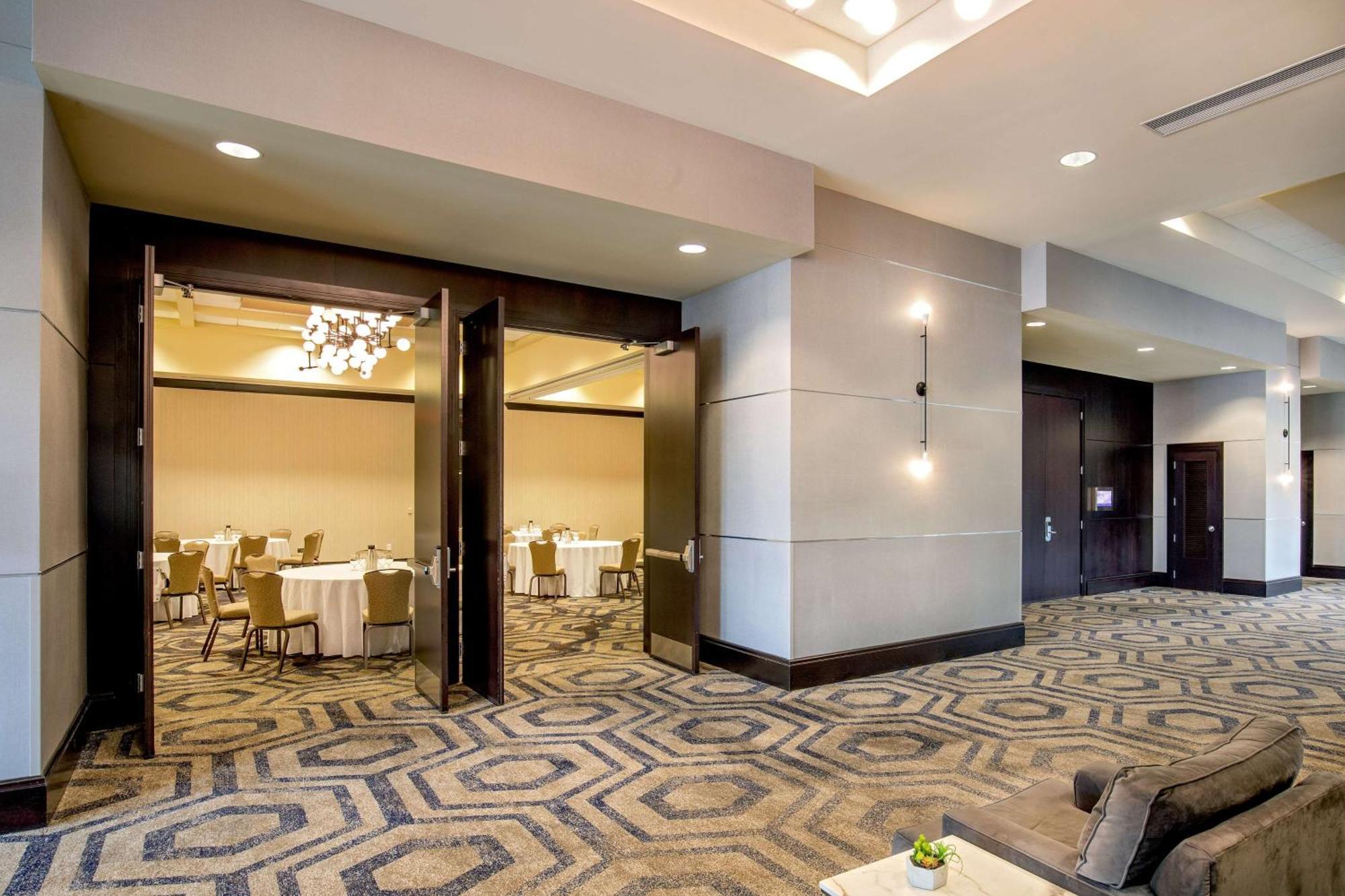 ホテル Hilton Columbus/Polaris エクステリア 写真